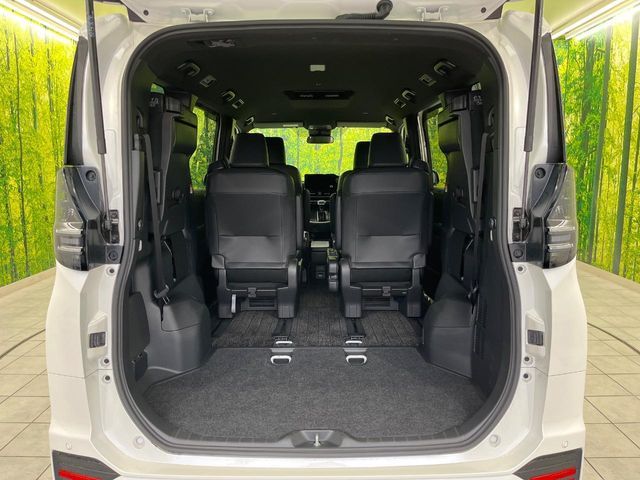 TOYOTA VOXY HYBRID 2024