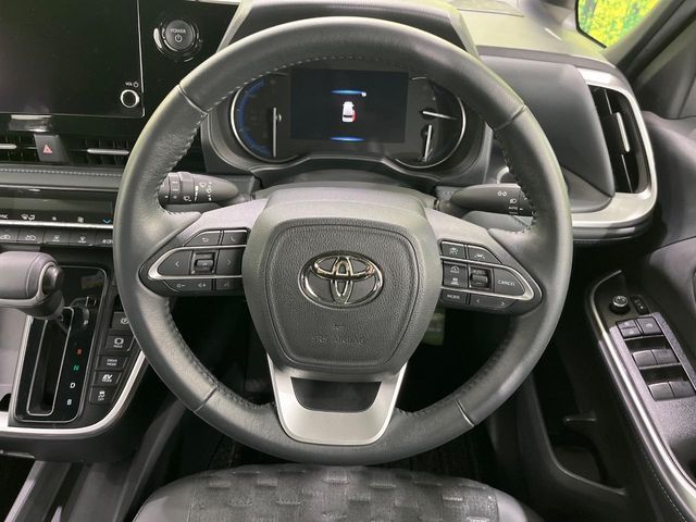 TOYOTA VOXY HYBRID 2024