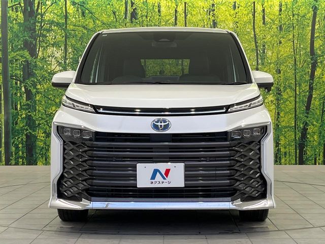 TOYOTA VOXY HYBRID 2024