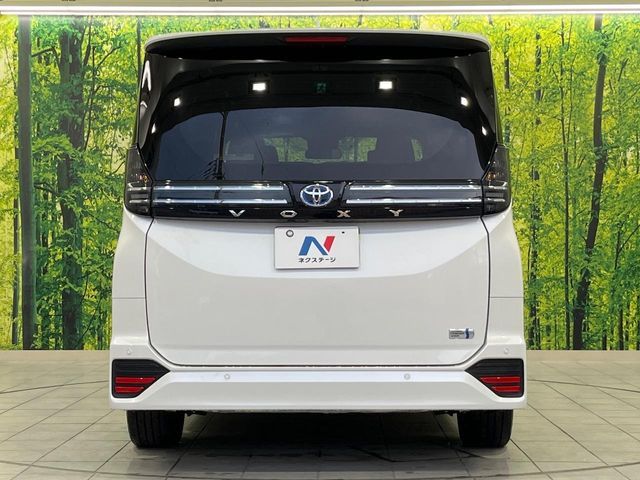 TOYOTA VOXY HYBRID 2024