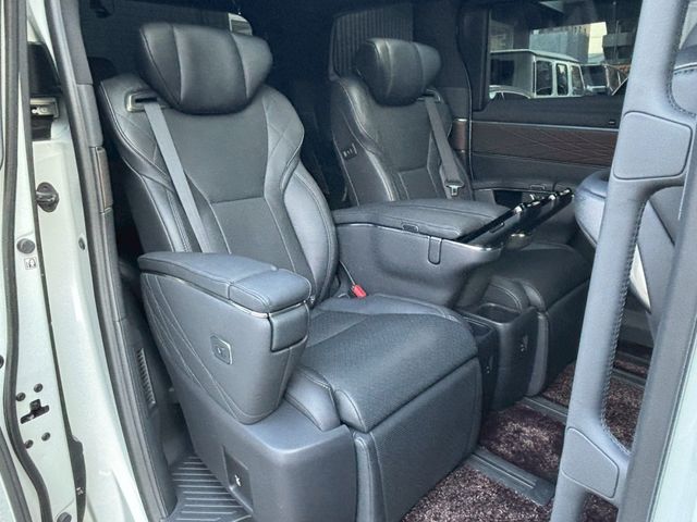 TOYOTA ALPHARD hybrid 4WD 2023