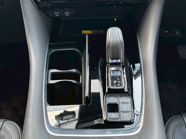 TOYOTA ALPHARD hybrid 4WD 2023