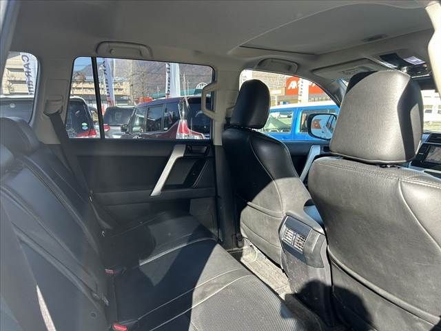 TOYOTA LANDCRUISER PRADO 2018