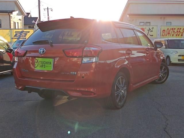 TOYOTA COROLLA FIELDER HYBRID 2015