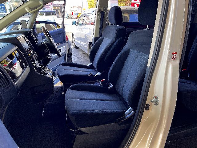 MITSUBISHI DELICA D:5 4WD 2009