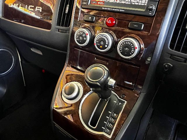 MITSUBISHI DELICA D:5 4WD 2009