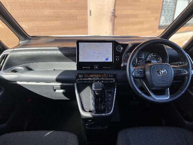 TOYOTA VOXY 4WD 2022