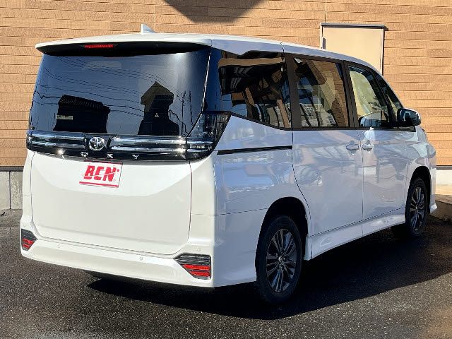 TOYOTA VOXY 4WD 2022