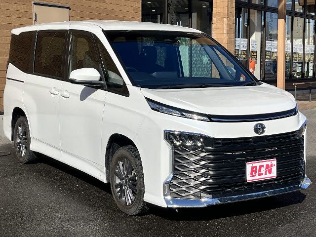 TOYOTA VOXY 4WD 2022