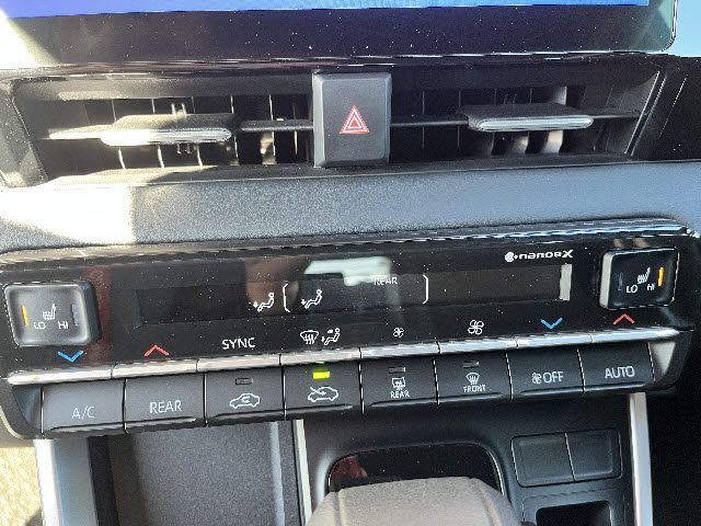 TOYOTA VOXY 4WD 2022