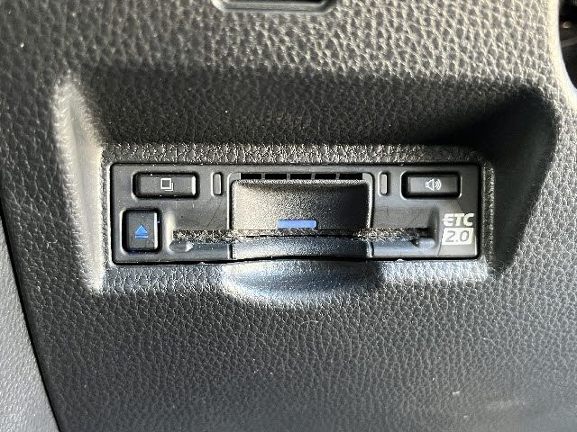 TOYOTA VOXY 4WD 2022