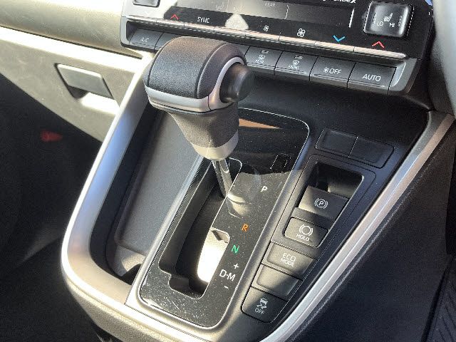 TOYOTA VOXY 4WD 2022