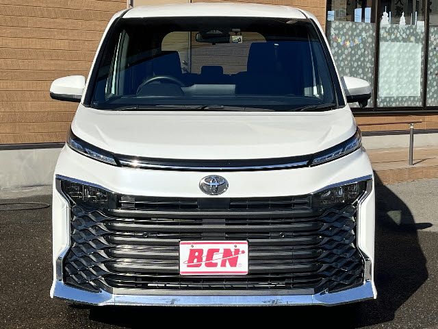 TOYOTA VOXY 4WD 2022