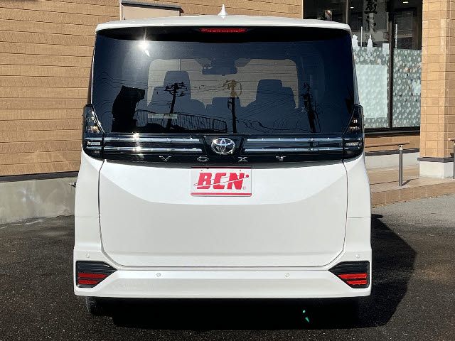 TOYOTA VOXY 4WD 2022