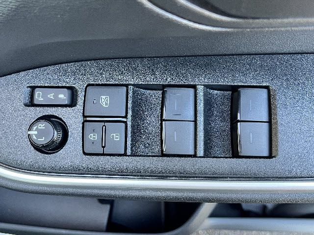 TOYOTA VOXY 4WD 2022