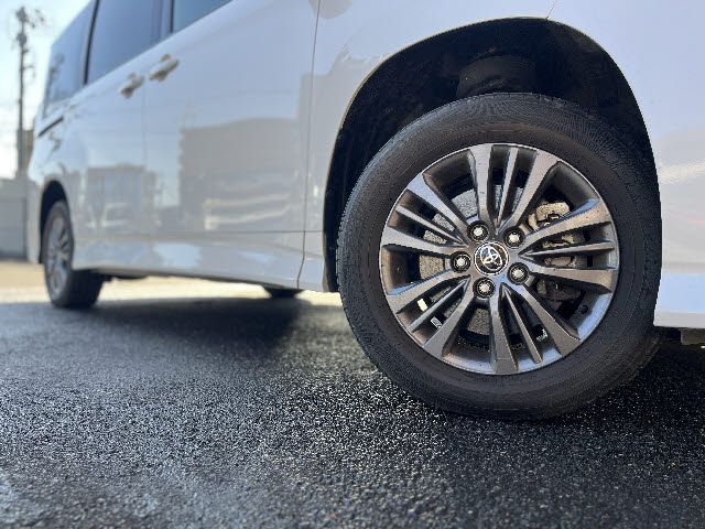 TOYOTA VOXY 4WD 2022