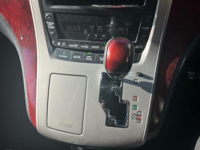 TOYOTA VELLFIRE 2008