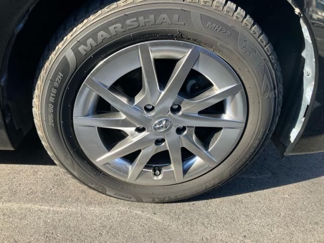 TOYOTA PRIUS Alpha 2017