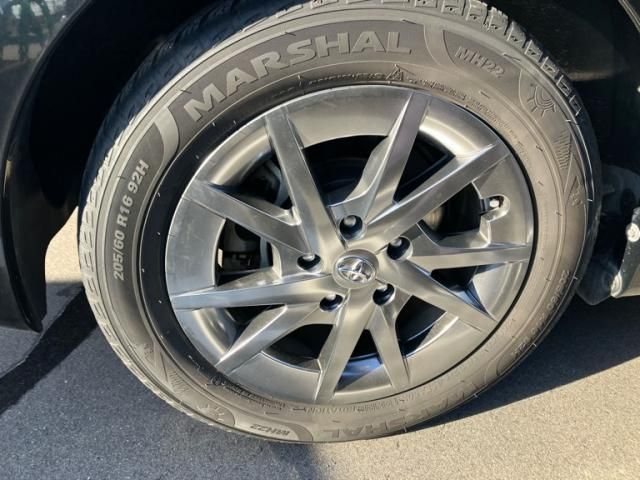 TOYOTA PRIUS Alpha 2017