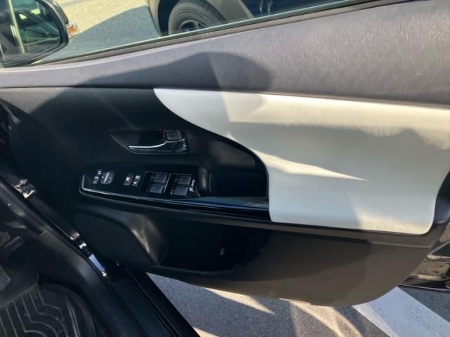 TOYOTA PRIUS Alpha 2017