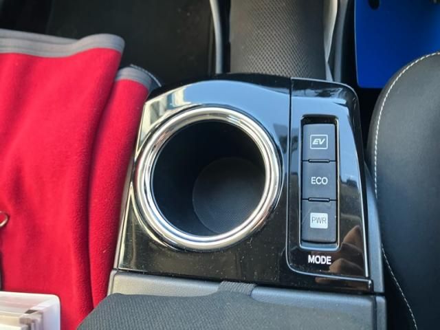 TOYOTA PRIUS Alpha 2017