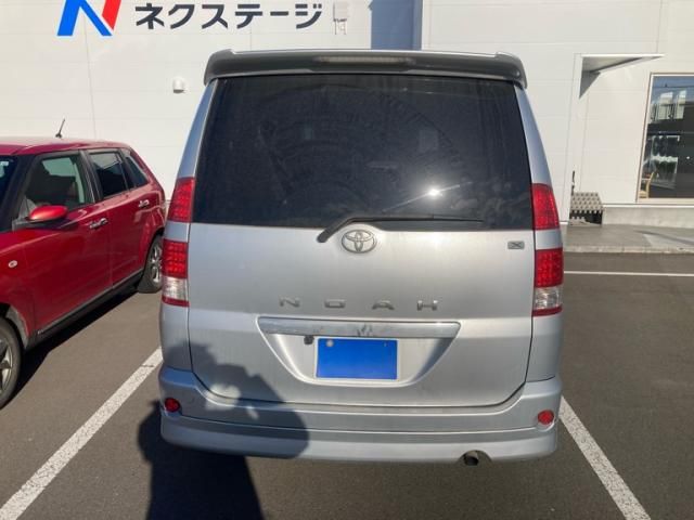 TOYOTA NOAH 4WD 2007