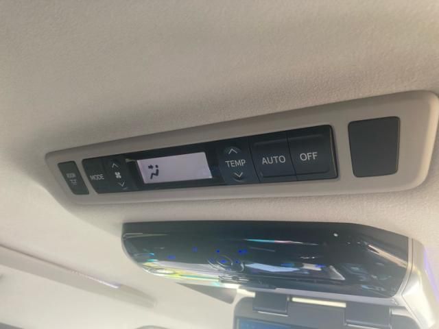 TOYOTA VELLFIRE 2009