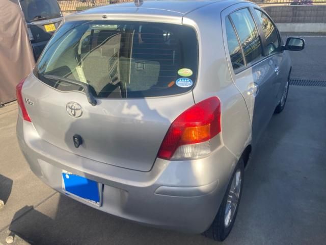 TOYOTA VITZ 2010
