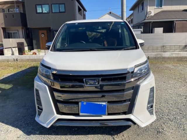 TOYOTA NOAH 2017