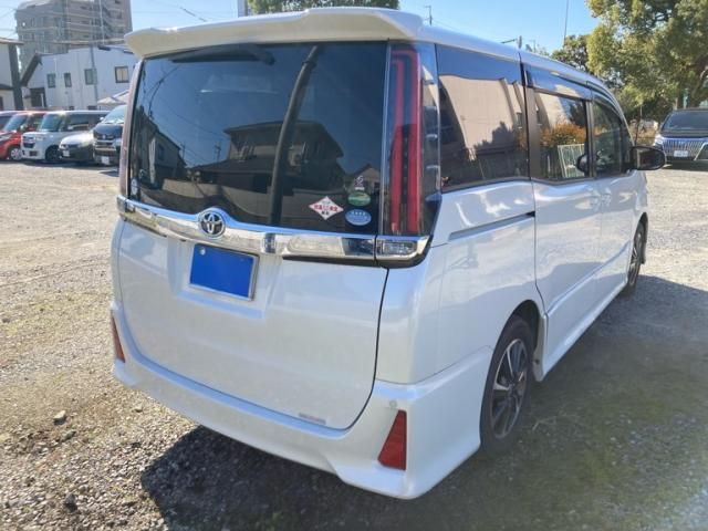 TOYOTA NOAH 2017