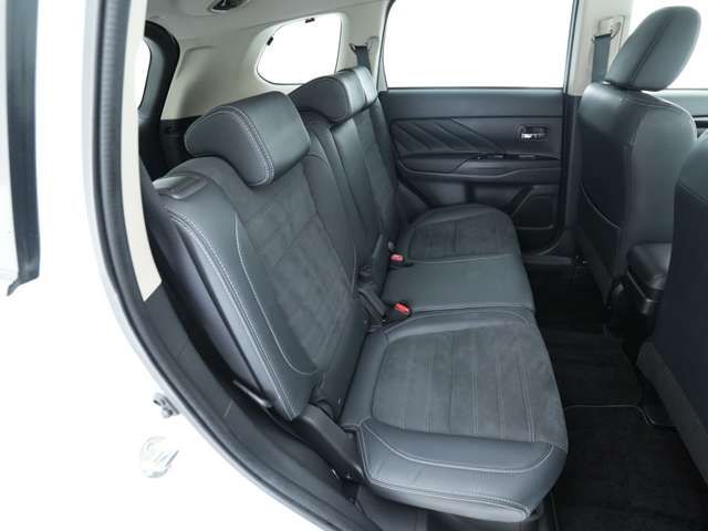 MITSUBISHI OUTLANDER PHEV 2015