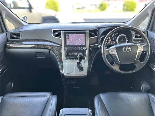 TOYOTA VELLFIRE 2013