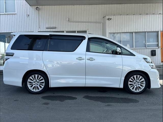 TOYOTA VELLFIRE 2013