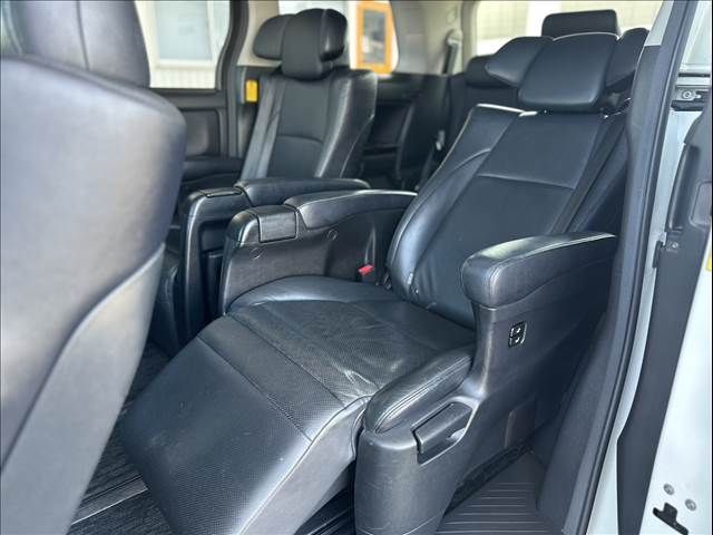 TOYOTA VELLFIRE 2013