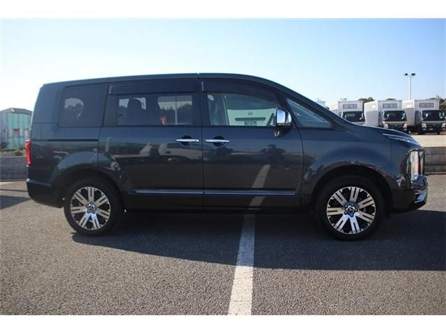 MITSUBISHI DELICA D:5 4WD 2023