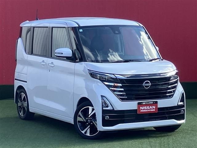 NISSAN ROOX 2024
