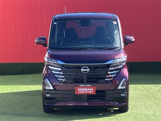 NISSAN ROOX 2025