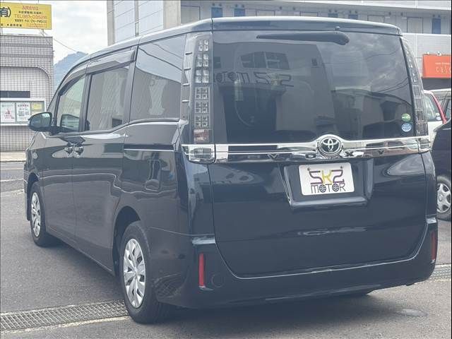 TOYOTA VOXY 2014