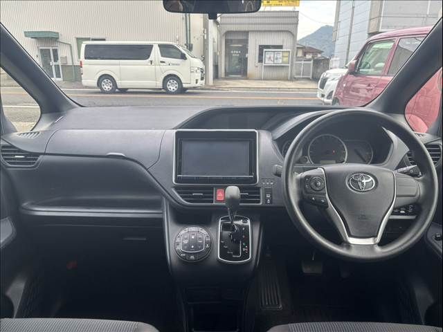 TOYOTA VOXY 2014
