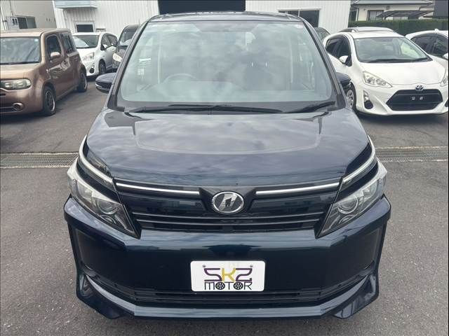 TOYOTA VOXY 2014