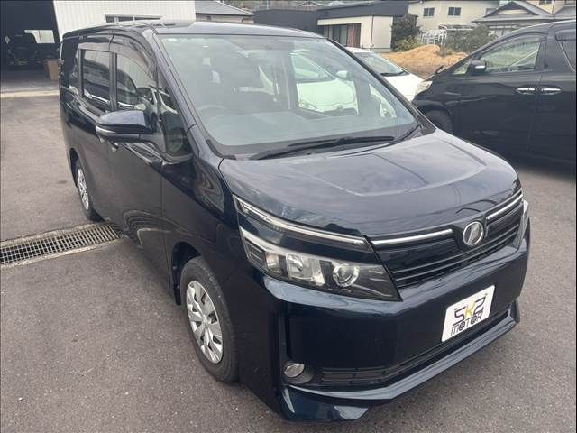 TOYOTA VOXY 2014