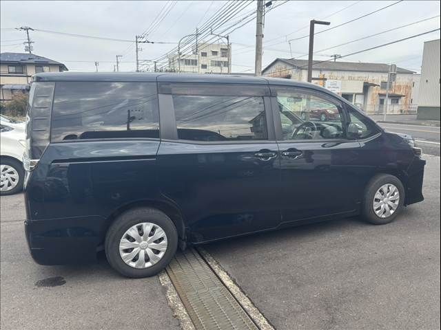 TOYOTA VOXY 2014