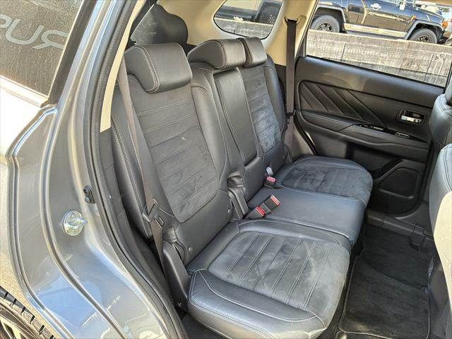 MITSUBISHI OUTLANDER PHEV 2016