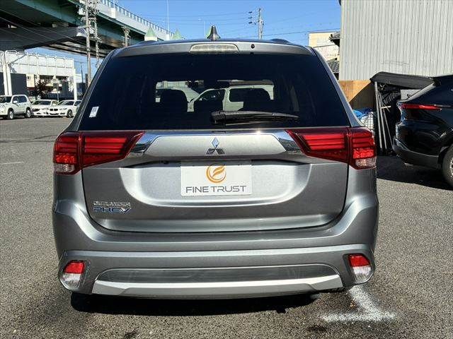 MITSUBISHI OUTLANDER PHEV 2016