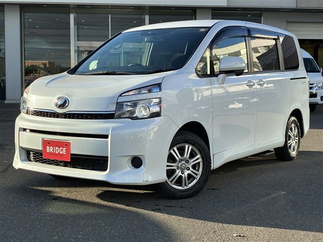 TOYOTA VOXY 4WD 2012