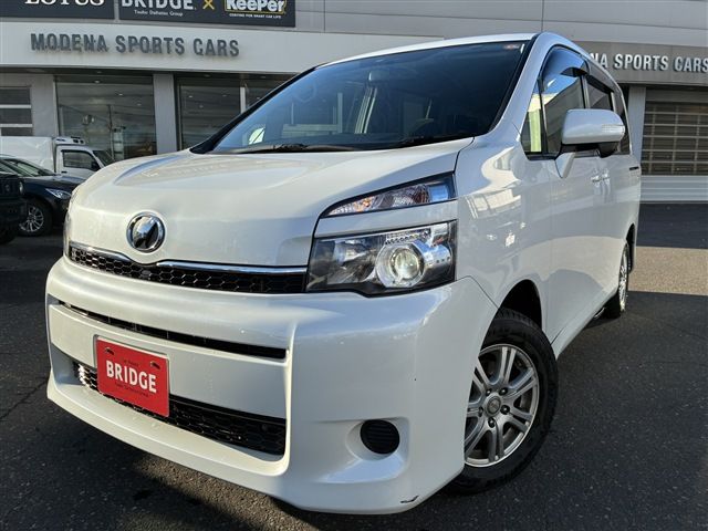 TOYOTA VOXY 4WD 2012