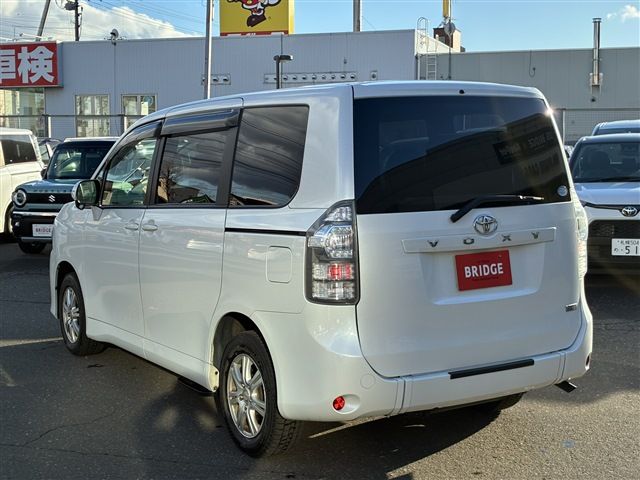 TOYOTA VOXY 4WD 2012