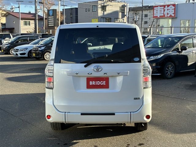 TOYOTA VOXY 4WD 2012