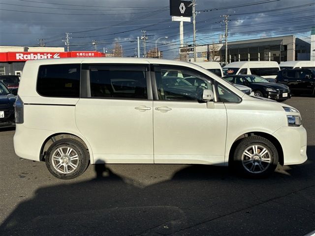 TOYOTA VOXY 4WD 2012