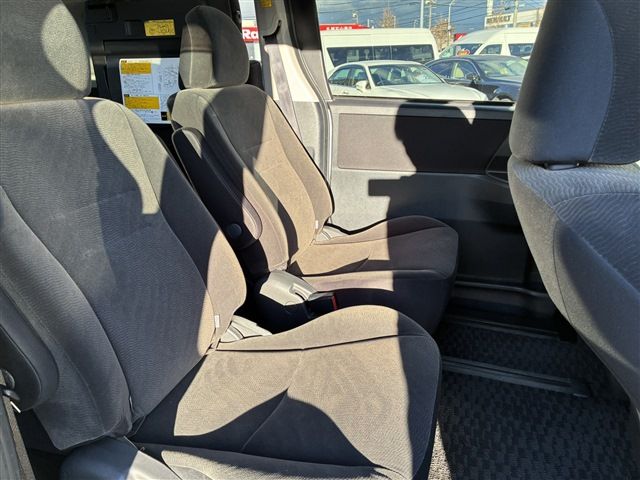 TOYOTA VOXY 4WD 2012